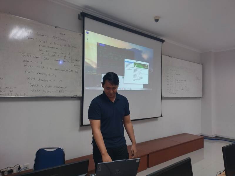 Sesi presentasi deepin — memperlihatkan perbedaan handling GPU antara deepin dan Ubuntu